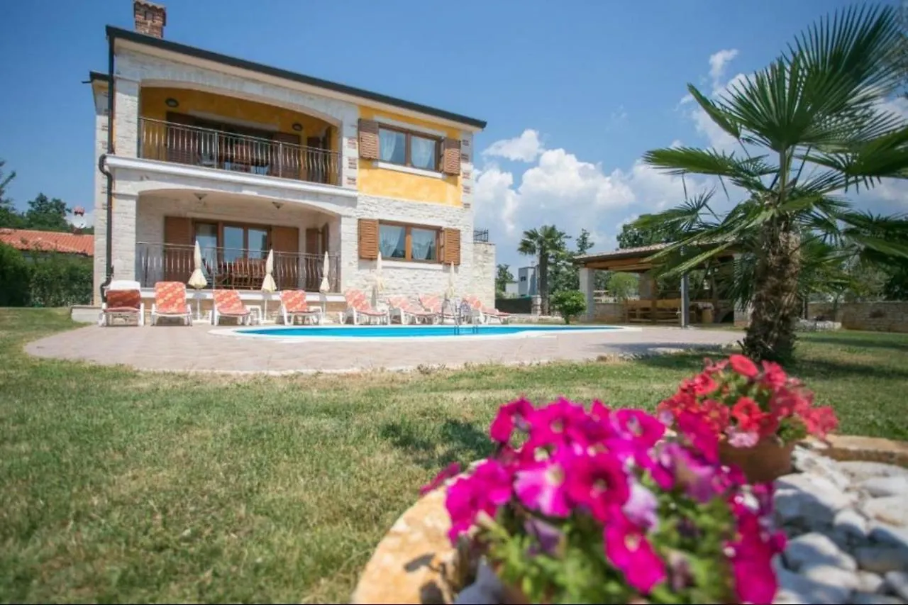 Villa Nevena In Buici Porec For Max 10 Persons 6Km From The Beach 0*, Buici (Istria)